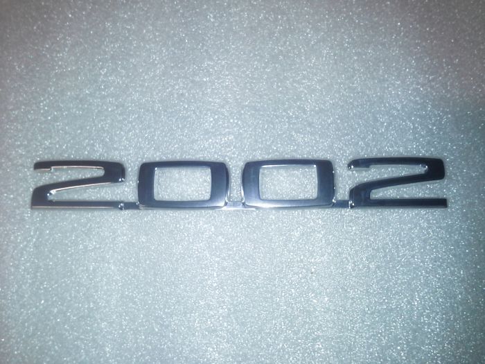 (02 models) 2002 Rear Panel Badge 73>