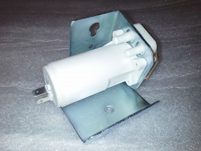 (02 models) Windscreen Washer Pump (J)