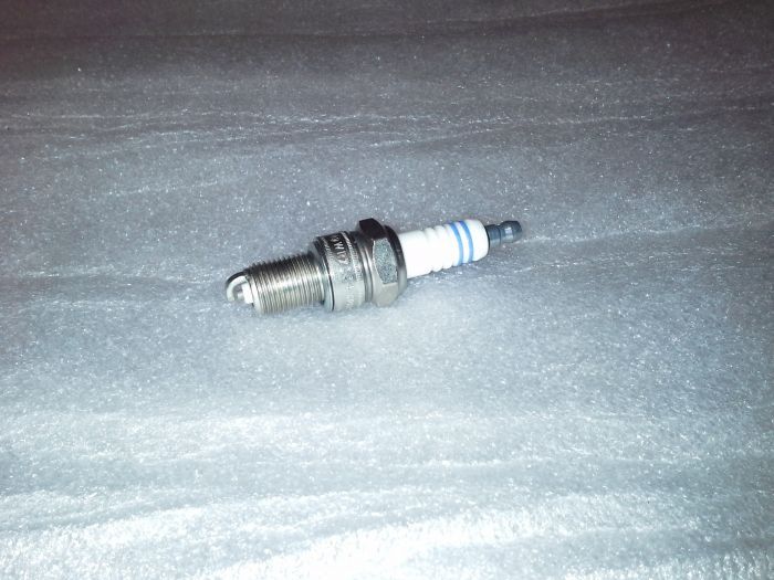 (02 models) Spark Plug Bosch W7DC (Standard)